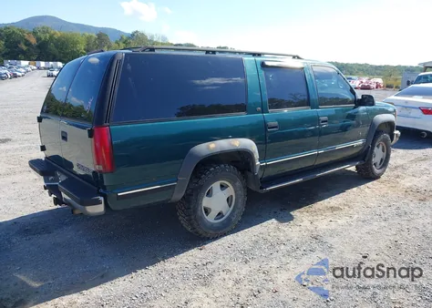 1998 Chevrolet Suburban 1500 z USA, uszkodzony, nr VIN 3GNFK16R9WG139863